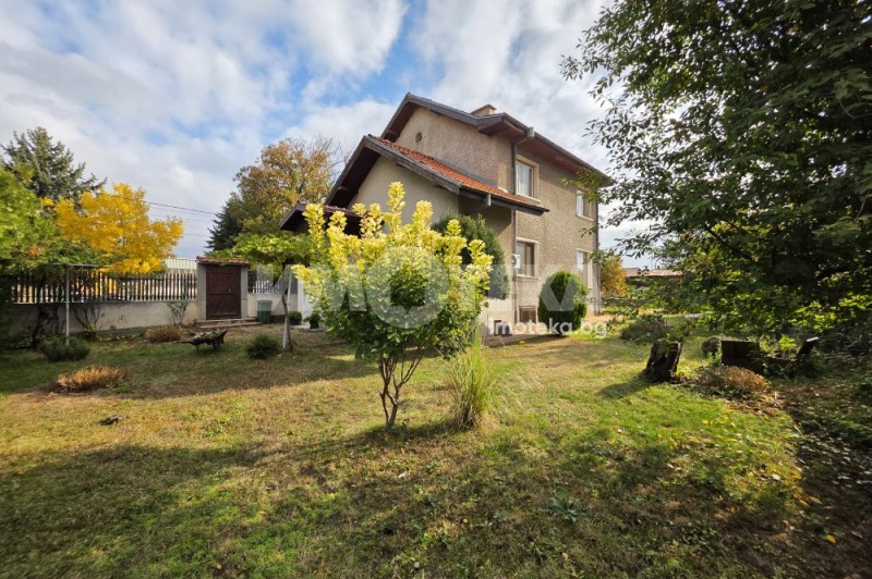 Продава КЪЩА, град София, с. Горни Богров • 360000 € / 704098.80 лв. • 47259798 1 — Holmes.bg Продава КЪЩА, град София, с. Горни Богров • 360000 € / 704098.80 лв. • 47259798 1