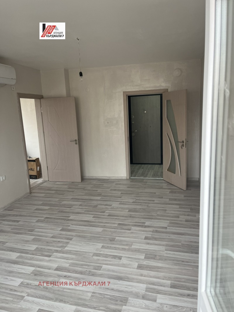 Продава 2-СТАЕН, град Кърджали, Възрожденци • 55000 € / 107570.65 лв. • 61714085 1 — Holmes.bg Продава 2-СТАЕН, град Кърджали, Възрожденци • 55000 € / 107570.65 лв. • 61714085 1