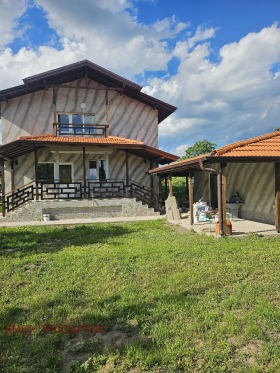 Продава Къща, с. Бегуновци