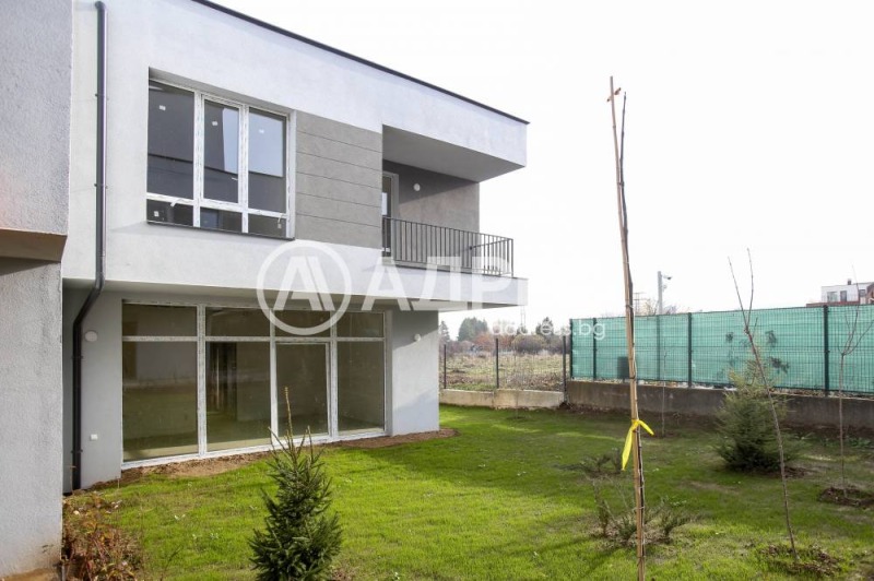 Продава КЪЩА, град София, м-т Камбаните • 425000 € / 831227.75 лв. • 79069531 1 — Holmes.bg Продава КЪЩА, град София, м-т Камбаните • 425000 € / 831227.75 лв. • 79069531 1