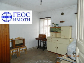Продажба на имоти в с. Момчиловци, област Смолян - изображение 3 