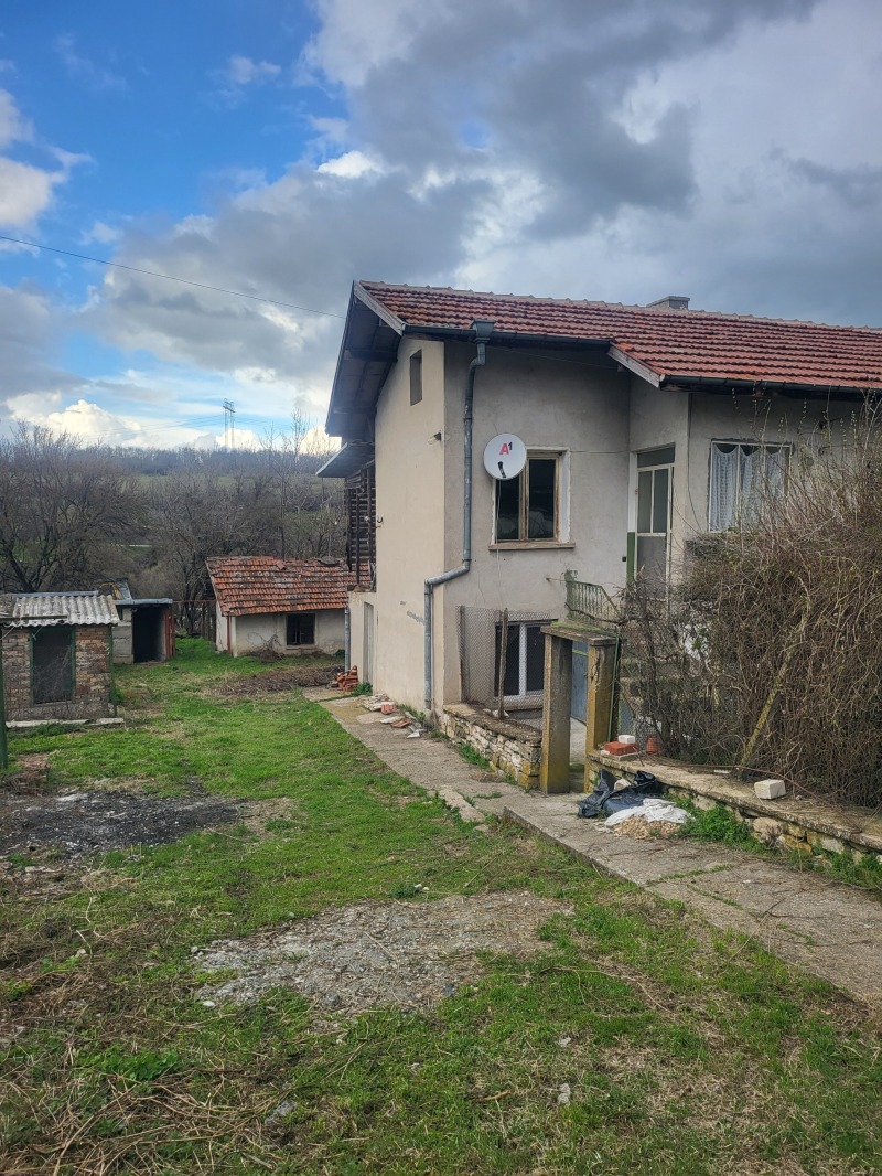 Продава КЪЩА, област Плевен, с. Тученица • 61900 € / 121065.88 лв. • 76134364 1 — Holmes.bg Продава КЪЩА, област Плевен, с. Тученица • 61900 € / 121065.88 лв. • 76134364 1