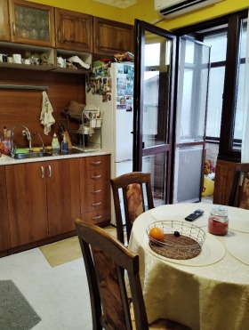 Продажба на четеристайни апартаменти в град Враца - изображение 1 