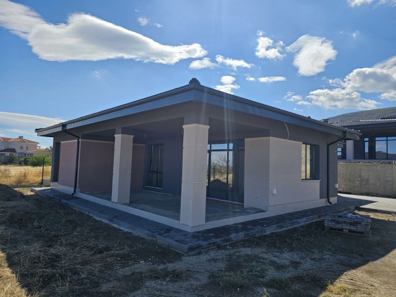 Продава КЪЩА, област Пловдив, с. Скутаре • 273000 € / 533941.59 лв. • 49025040 1 — Holmes.bg Продава КЪЩА, област Пловдив, с. Скутаре • 273000 € / 533941.59 лв. • 49025040 1
