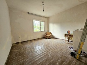 Продава етаж от къща област Пловдив гр. Перущица - [1] 