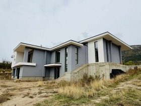 Обява Продава КЪЩА,гр. Карлово, област Пловдив>