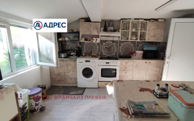 Продава КЪЩА, област Плевен, гр. Долни Дъбник • 150000 € / 293374.50 лв. • 37602118 1 — Holmes.bg Продава КЪЩА, област Плевен, гр. Долни Дъбник • 150000 € / 293374.50 лв. • 37602118 1