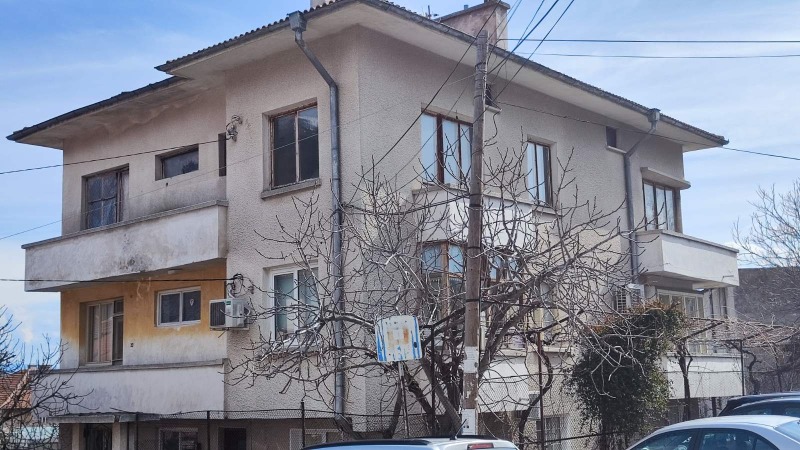 Продава  Етаж от къща област Пловдив , гр. Карлово , 200 кв.м | 73502320 - изображение [2]