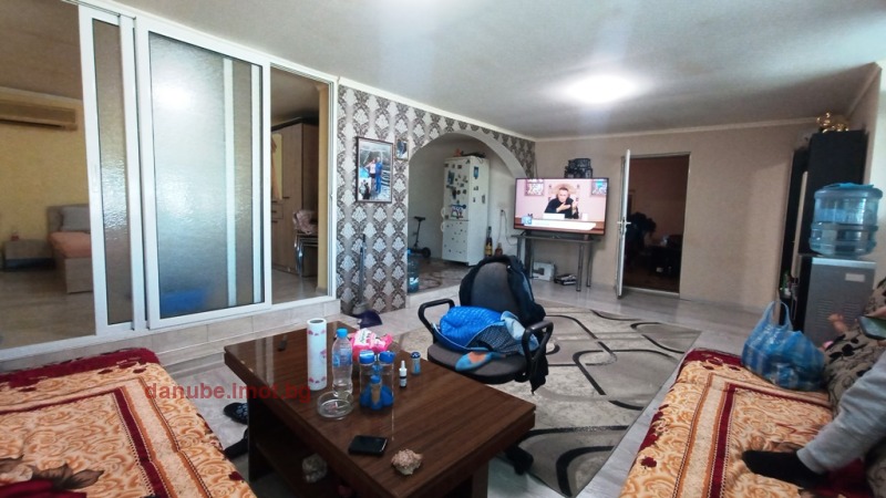 Продава КЪЩА, град Русе, Родина 2 • 90000 € / 176024.70 лв. • 88515070 1 — Holmes.bg Продава КЪЩА, град Русе, Родина 2 • 90000 € / 176024.70 лв. • 88515070 1