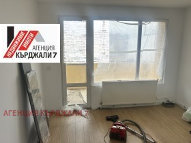 Обява Продава МНОГОСТАЕН,град Кърджали, Възрожденци