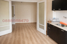 Обява Продава МНОГОСТАЕН,град Плевен, Идеален център