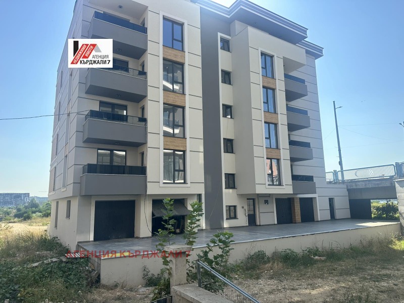 Продава ГАРАЖ, ПАРКОМЯСТО, град Кърджали, Възрожденци • 20500 € • 40730191 1 — Holmes.bg Продава ГАРАЖ, ПАРКОМЯСТО, град Кърджали, Възрожденци • 20500 € • 40730191 1