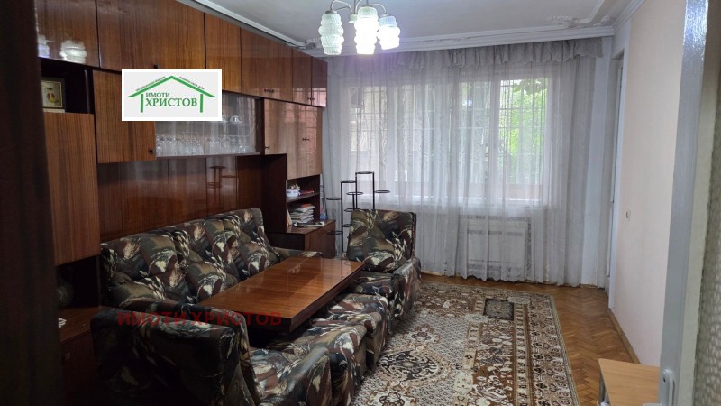 Продава 4-СТАЕН, град Шумен, Математическа гимназия • 179000 € / 350093.57 лв. • 36575384 1 — Holmes.bg Продава 4-СТАЕН, град Шумен, Математическа гимназия • 179000 € / 350093.57 лв. • 36575384 1