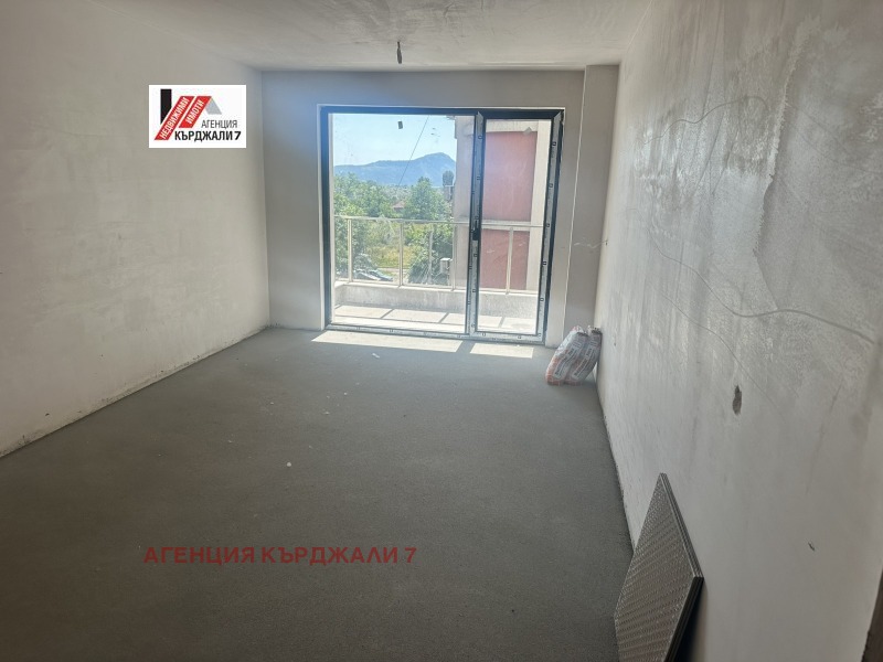 Продава 2-СТАЕН, град Кърджали, Веселчане • 81400 € / 159204.56 лв. • 94057240 1 — Holmes.bg Продава 2-СТАЕН, град Кърджали, Веселчане • 81400 € / 159204.56 лв. • 94057240 1