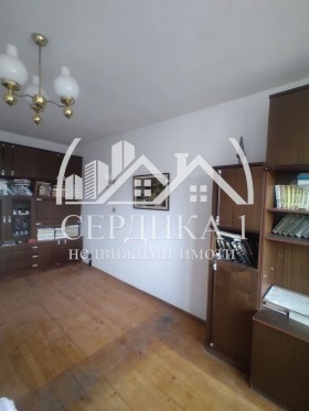 Продажба на тристайни апартаменти в град Кюстендил - изображение 5 