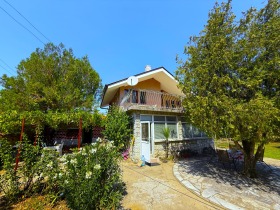 Продава Къща, с. Златовръх