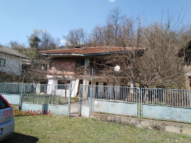 Обява Продава КЪЩА,гр. Правец, област София