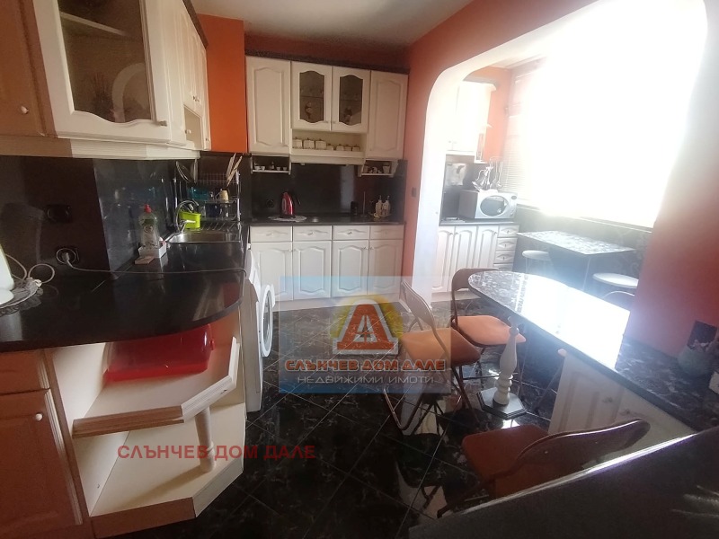Продава 4-СТАЕН, град Шумен, Болницата • 180000 € / 352049.40 лв. • 51672244 1 — Holmes.bg Продава 4-СТАЕН, град Шумен, Болницата • 180000 € / 352049.40 лв. • 51672244 1