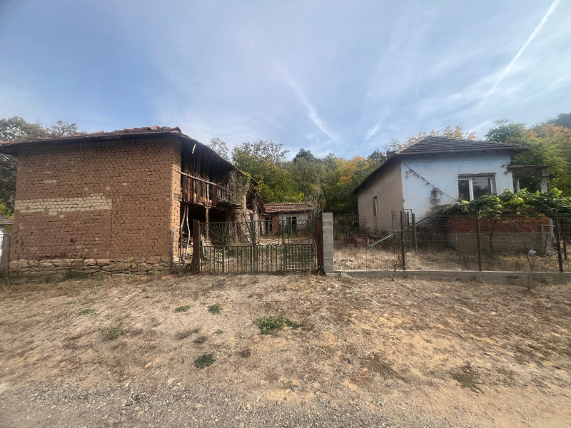Продава КЪЩА, област Монтана, с. Смирненски • 11500 € • 38006248 1 — Holmes.bg Продава КЪЩА, област Монтана, с. Смирненски • 11500 € • 38006248 1