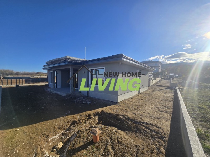 Продава КЪЩА, област Пловдив, с. Марково • 310000 € / 606307.30 лв. • 82692874 1 — Holmes.bg Продава КЪЩА, област Пловдив, с. Марково • 310000 € / 606307.30 лв. • 82692874 1