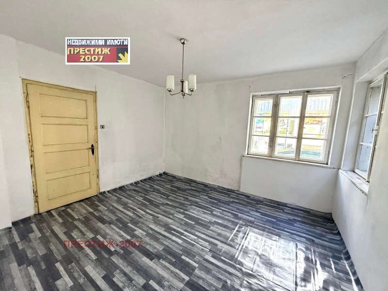 Продава ЕТАЖ ОТ КЪЩА, град Шумен, Център • 160000 лв. / 81806.70 € • 92873387 1 — Holmes.bg Продава ЕТАЖ ОТ КЪЩА, град Шумен, Център • 160000 лв. / 81806.70 € • 92873387 1