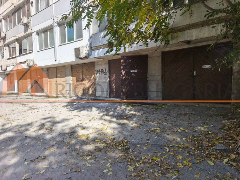 Продава ГАРАЖ, ПАРКОМЯСТО, град Варна, Център • 61800 € / 120870.29 лв. • 98900039 1 — Holmes.bg Продава ГАРАЖ, ПАРКОМЯСТО, град Варна, Център • 61800 € / 120870.29 лв. • 98900039 1