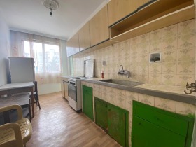 Продажба на четеристайни апартаменти в град Шумен - изображение 10 
