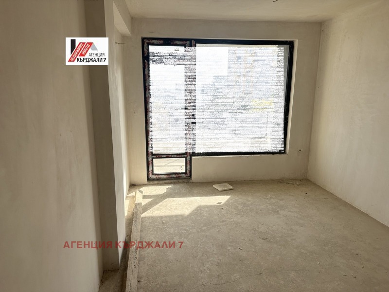 Продава 3-СТАЕН, град Кърджали, Възрожденци • 185500 лв. / 94844.64 € • 30906650 1 — Holmes.bg Продава 3-СТАЕН, град Кърджали, Възрожденци • 185500 лв. / 94844.64 € • 30906650 1