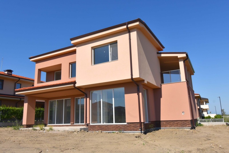 Продава  Къща, област Пловдив, с. Белащица •  270 000 EUR • ID 63099170 — holmes.bg - [1] 