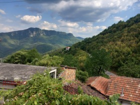 Продава Къща, с. Орешец