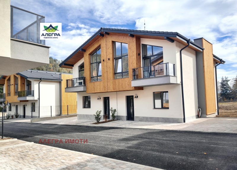 Продава КЪЩА, област Пазарджик, гр. Велинград • 350000 € / 684540.50 лв. • 53702979 1 — Holmes.bg Продава КЪЩА, област Пазарджик, гр. Велинград • 350000 € / 684540.50 лв. • 53702979 1