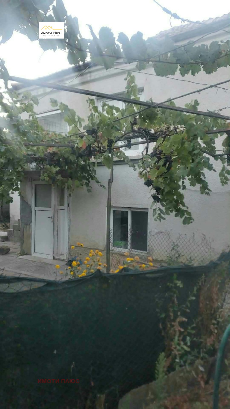 Продава КЪЩА, област Шумен, гр. Нови пазар • 55000 € • 37768270 1 — Holmes.bg Продава КЪЩА, област Шумен, гр. Нови пазар • 55000 € • 37768270 1