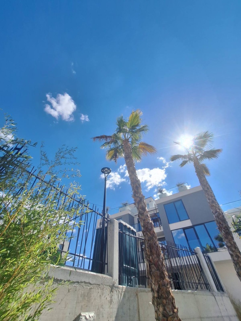 Продава 4-СТАЕН, град Варна, Бриз • 530000 € / 1036589.90 лв. • 47906796 1 — Holmes.bg Продава 4-СТАЕН, град Варна, Бриз • 530000 € / 1036589.90 лв. • 47906796 1