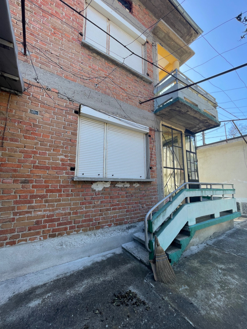 Продава КЪЩА, област Стара Загора, гр. Раднево • 185000 лв. / 94589.00 € • 76406179 1 — Holmes.bg Продава КЪЩА, област Стара Загора, гр. Раднево • 185000 лв. / 94589.00 € • 76406179 1