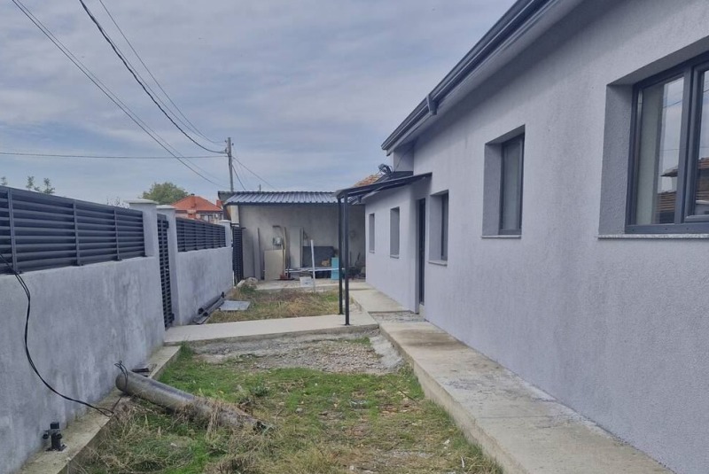 Продава КЪЩА, област Пловдив, с. Манолско Конаре • 139000 € / 271860.37 лв. • 88553233 1 — Holmes.bg Продава КЪЩА, област Пловдив, с. Манолско Конаре • 139000 € / 271860.37 лв. • 88553233 1