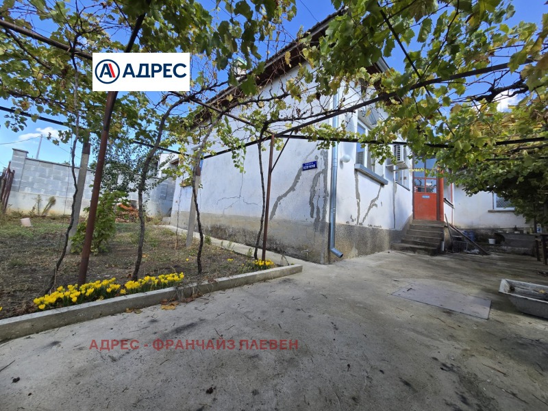 Продава КЪЩА, област Плевен, с. Радишево • 54900 € • 38244082 1 — Holmes.bg Продава КЪЩА, област Плевен, с. Радишево • 54900 € • 38244082 1