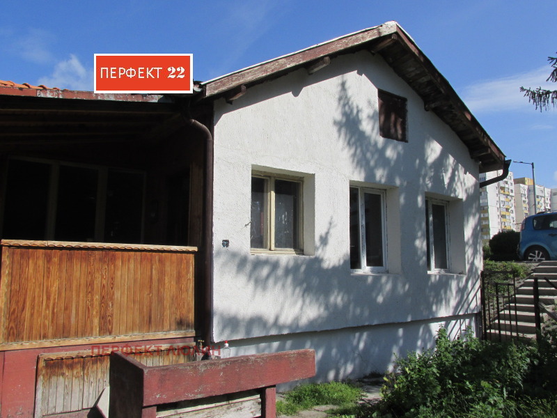 Продава КЪЩА, град София, Люлин 10 • 650000 € / 1271289.50 лв. • 14661475 1 — Holmes.bg Продава КЪЩА, град София, Люлин 10 • 650000 € / 1271289.50 лв. • 14661475 1