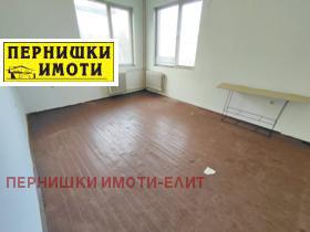 Продажба на едностайни апартаменти в град Перник - изображение 1 