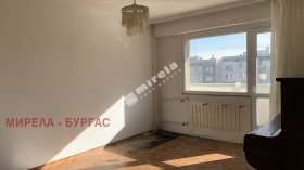 Продажба на четеристайни апартаменти в град Бургас - изображение 1 