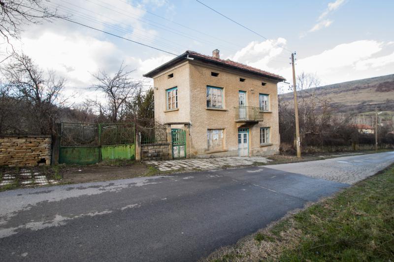 Продава  Къща, област Враца, с. Долна Бешовица • 10 500 EUR • ID 54464436 — holmes.bg - [1] 