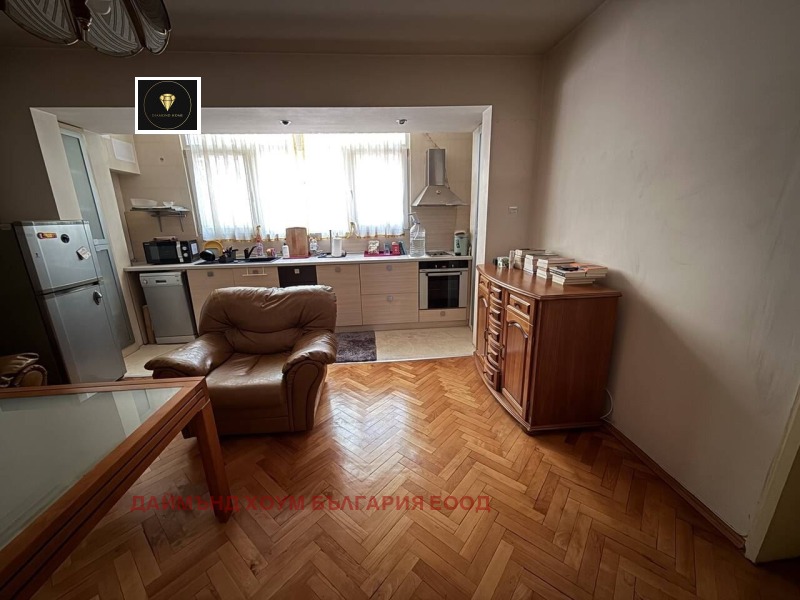 Продава 2-СТАЕН, град Пловдив, Гагарин • 111000 € / 217097.13 лв. • 85238563 1 — Holmes.bg Продава 2-СТАЕН, град Пловдив, Гагарин • 111000 € / 217097.13 лв. • 85238563 1