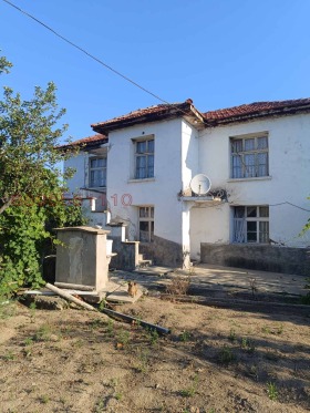 Продава Къща, с. Песнопой