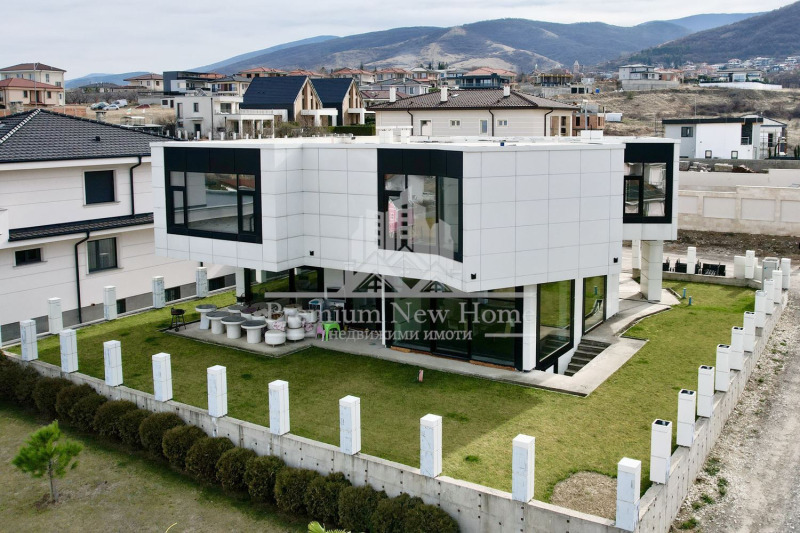 Продава  Къща, област Пловдив, с. Белащица •  685 000 EUR • ID 79171879 — holmes.bg - [1] 