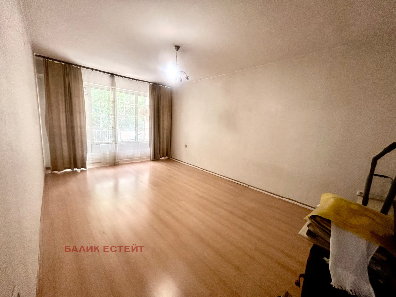 Продава 3-СТАЕН, град Добрич, Дружба 3 • 73000 € / 142775.59 лв. • 98363382 1 — Holmes.bg Продава 3-СТАЕН, град Добрич, Дружба 3 • 73000 € / 142775.59 лв. • 98363382 1