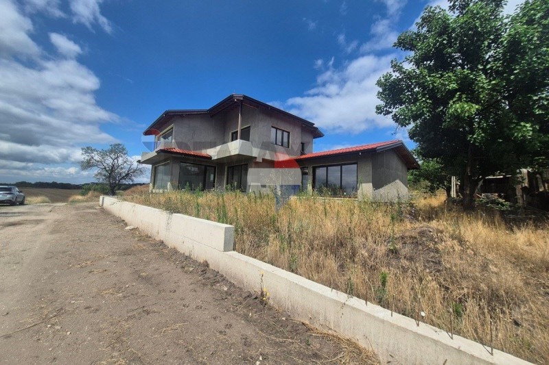 Продава КЪЩА, област Варна, гр. Аксаково • 278900 € / 545480.99 лв. • 30287836 1 — Holmes.bg Продава КЪЩА, област Варна, гр. Аксаково • 278900 € / 545480.99 лв. • 30287836 1