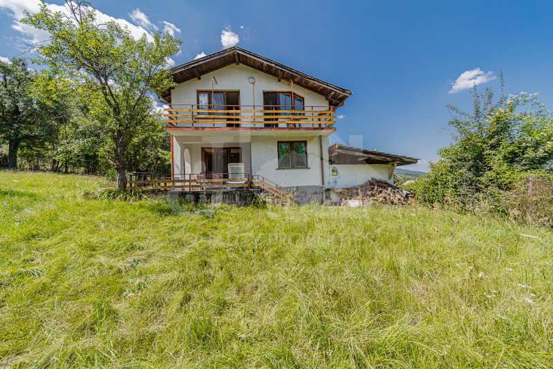 Продава КЪЩА, област София, гр. Правец • 185000 € / 361828.55 лв. • 55537526 1 — Holmes.bg Продава КЪЩА, област София, гр. Правец • 185000 € / 361828.55 лв. • 55537526 1