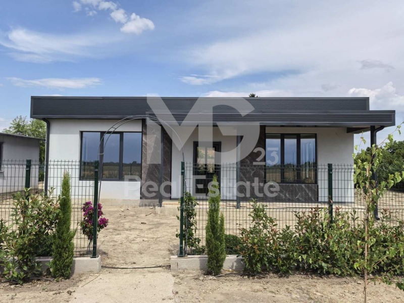 Продава КЪЩА, област Пловдив, с. Скутаре • 210000 € / 410724.30 лв. • 35436288 1 — Holmes.bg Продава КЪЩА, област Пловдив, с. Скутаре • 210000 € / 410724.30 лв. • 35436288 1