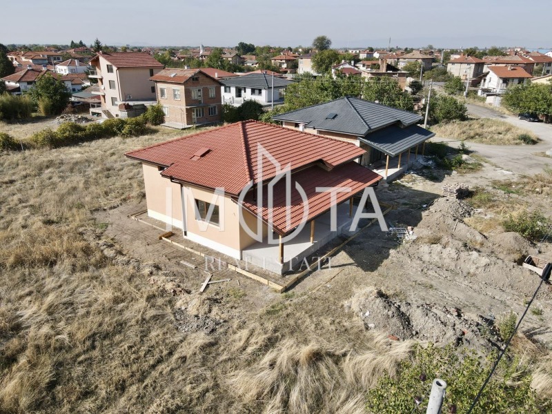 Продава  Къща, област Пловдив, с. Радиново •  218 000 EUR • ID 96640696 — holmes.bg - [1] 