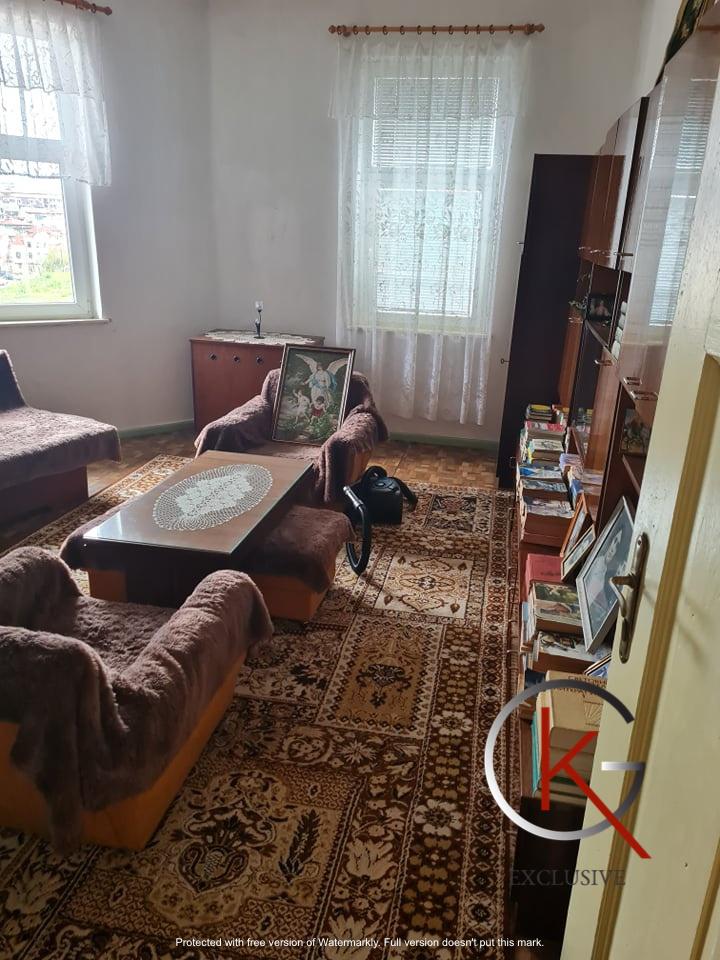 Продава  Етаж от къща град Шумен , Томбул джамия , 120 кв.м | 70068100