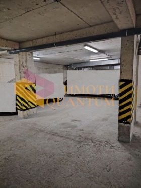 Обява Продава ПАРКОМЯСТО,град Варна, Левски 2